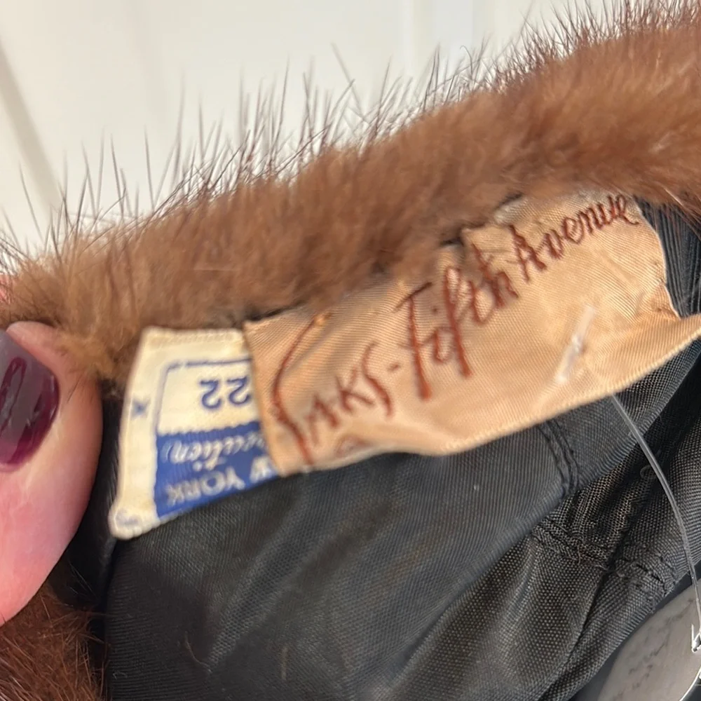 Vintage women’s Saks Black Hat with Mink trim - Picture 2 of 6